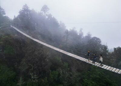 Epic hike in the Sierra Norte from Benito Juárez to Cuajimoloyas 11 Three people walking in a long bridge