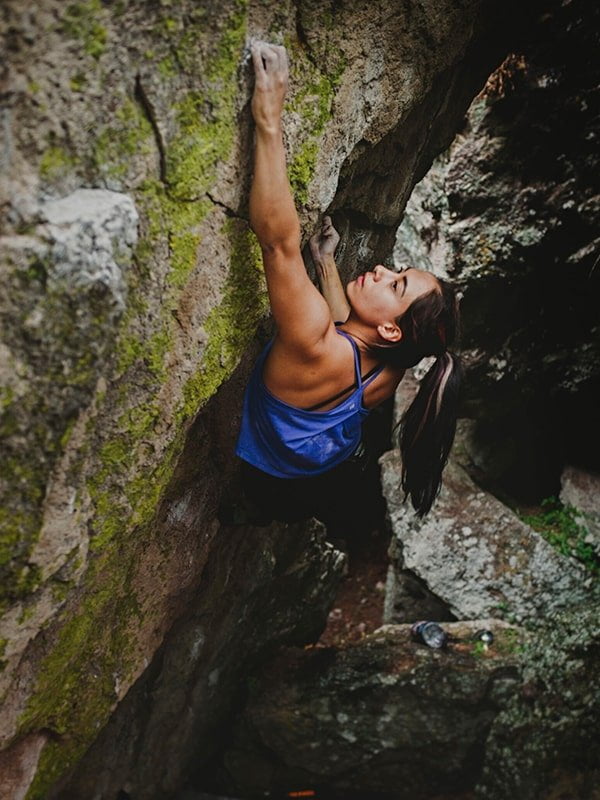 escaladora rock climbing woman